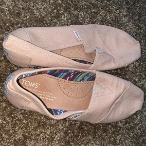 Tan Toms